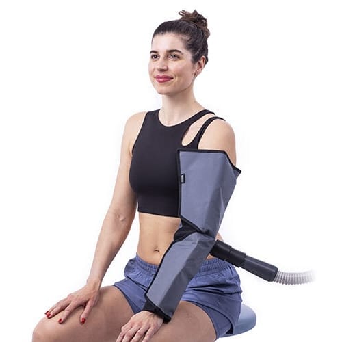 Le BTL Cryothérapie combine des techniques dynamiques conventionnelles et une application mains libres. Il offre des températures très basses (jusqu’à –35 °C) pour réduire l’inflammation, soulager la douleur et détendre les muscles, avec ou sans compression, selon l’application.