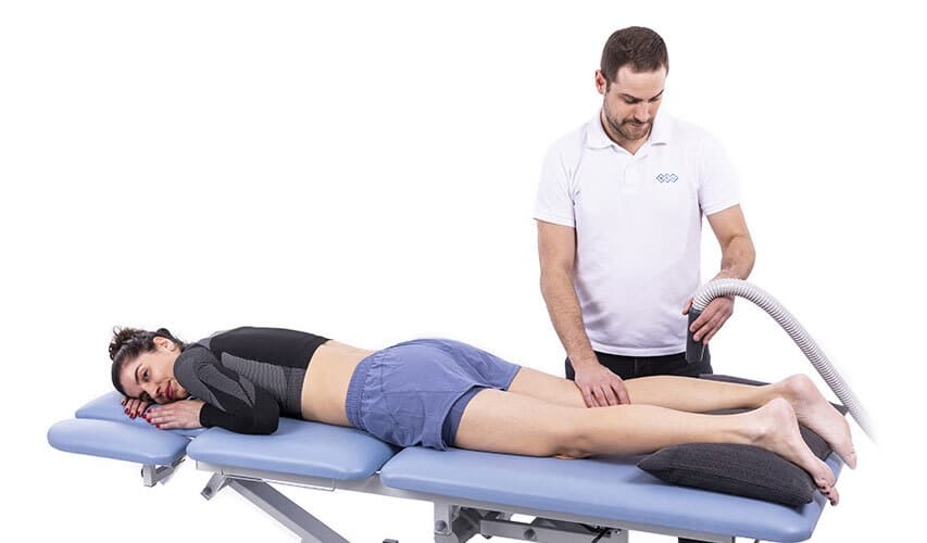 Le BTL Cryothérapie combine des techniques dynamiques conventionnelles et une application mains libres. Il offre des températures très basses (jusqu’à –35 °C) pour réduire l’inflammation, soulager la douleur et détendre les muscles, avec ou sans compression, selon l’application.